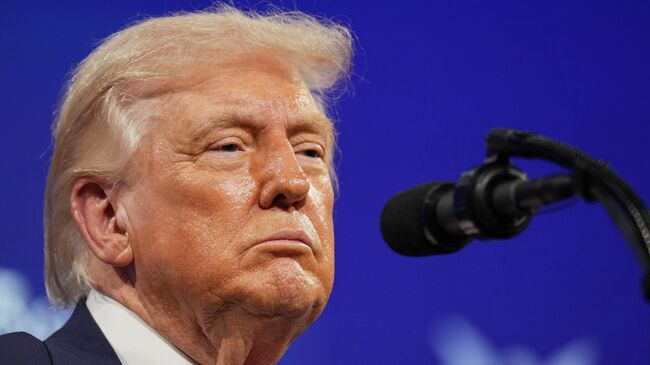 Трамп ввел пошлину на импорт фармацевтической продукции