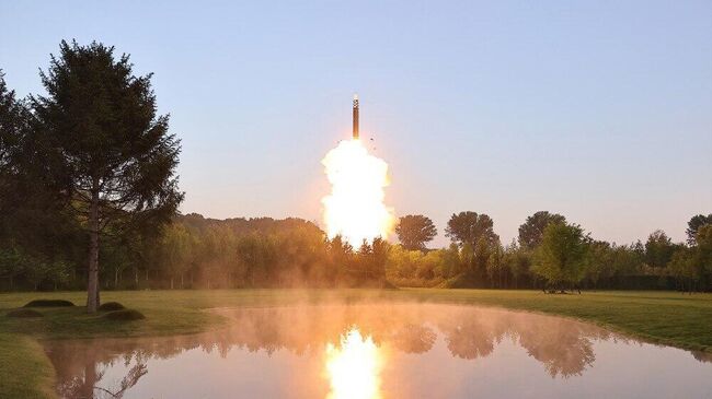 СМИ: КНДР выпустила баллистическую ракету в сторону Японского моря