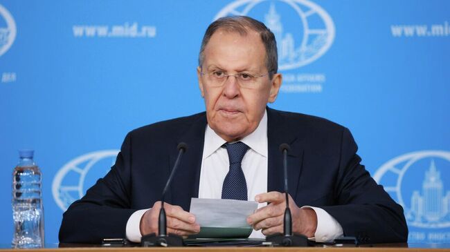 Запад не может смириться с самим фактом существования России, заявил Лавров