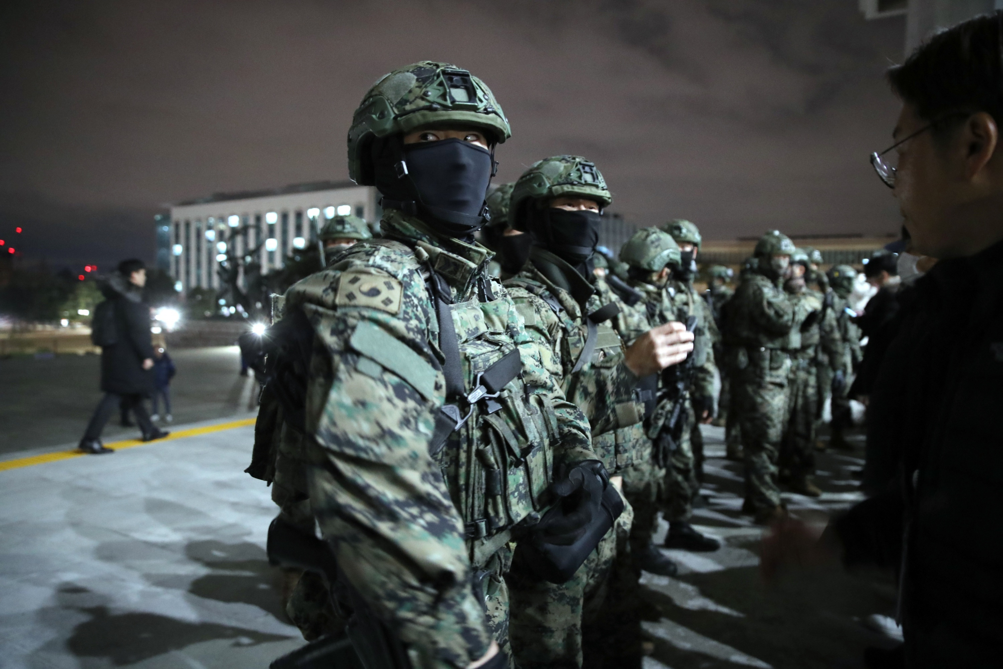 Минобороны Южной Кореи наказало генералов, помогавших вводить военное положение