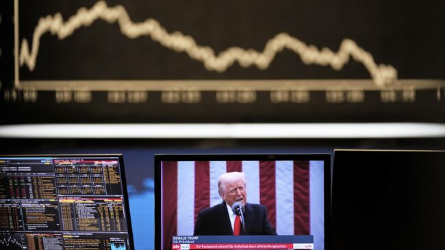 Еще 12 стран получат уведомления от Трампа о новых пошлинах