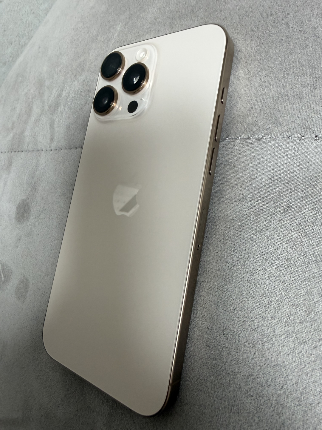 Продам Iphone 16 proMax 256 Desert Titanium